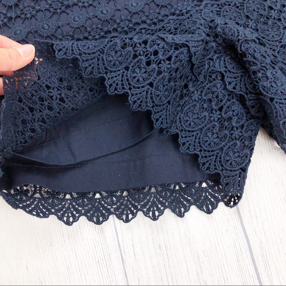 Ann Taylor Loft Navy Crochet Riviera Short‎ 4 - Picture 3 of 7